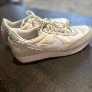 Womens Nike Dbreaks in Summit White/Pale Ivory
